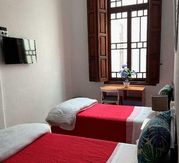 اتاق استاندارد با سرویس بهداشتی مشترک, The Cathedral Hostel