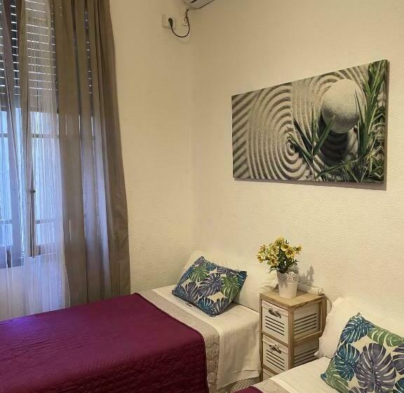 اتاق استاندارد با سرویس بهداشتی مشترک, The Cathedral Hostel