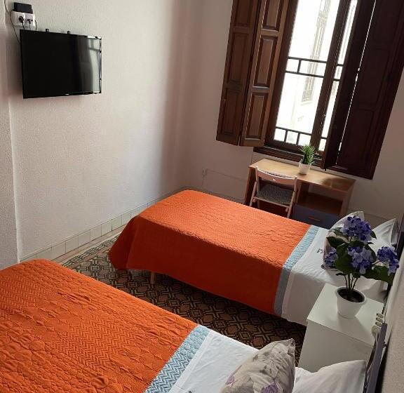 اتاق استاندارد با سرویس بهداشتی مشترک, The Cathedral Hostel