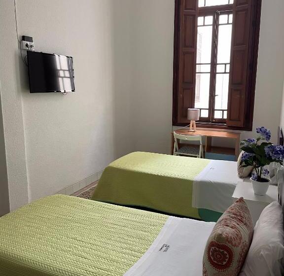 اتاق استاندارد با سرویس بهداشتی مشترک, The Cathedral Hostel