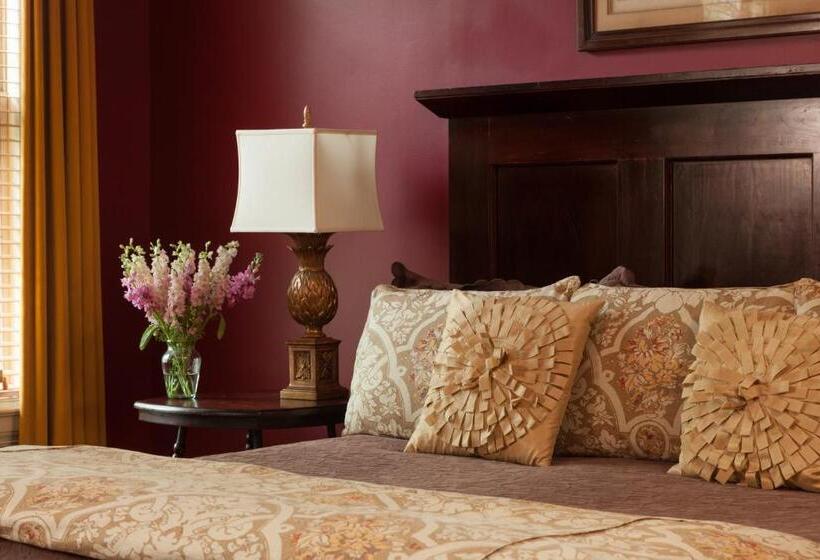 اتاق لوکس با تخت بزرگ, Lang House On Main Street Bed & Breakfast