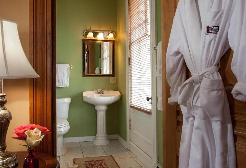 اتاق سوپریور با تخت بزرگ, Lang House On Main Street Bed & Breakfast