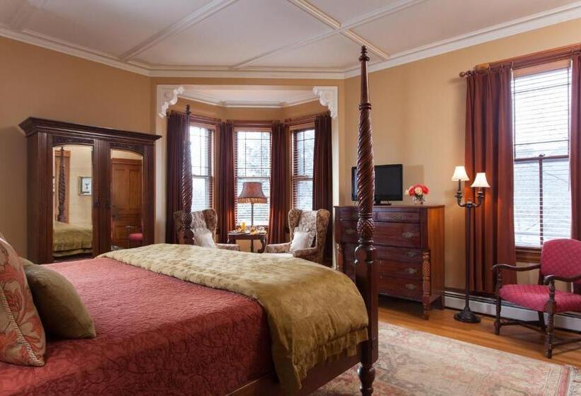 اتاق سوپریور با تخت بزرگ, Lang House On Main Street Bed & Breakfast