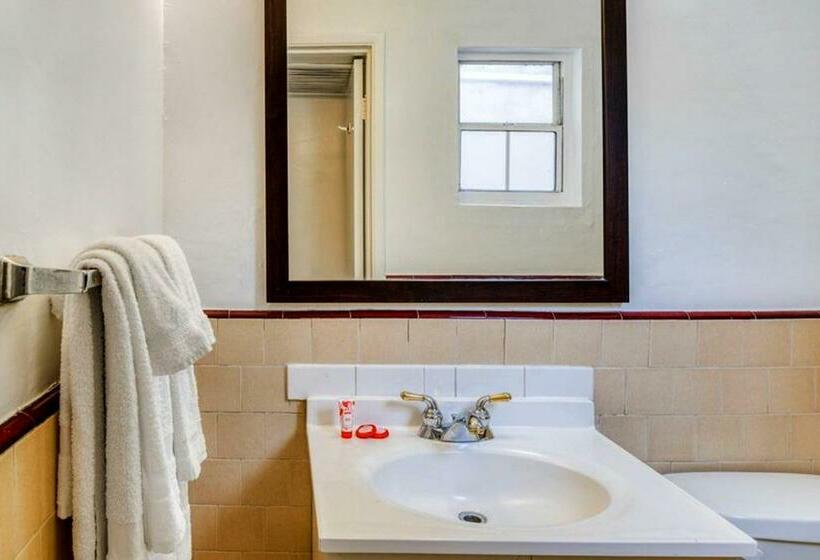 اتاق استاندارد, Gateway Motel