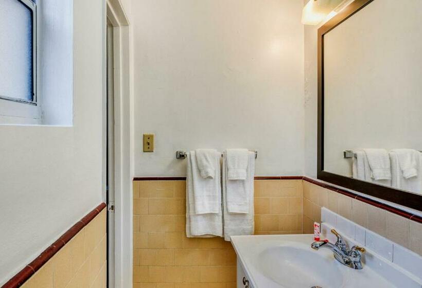 اتاق استاندارد, Gateway Motel