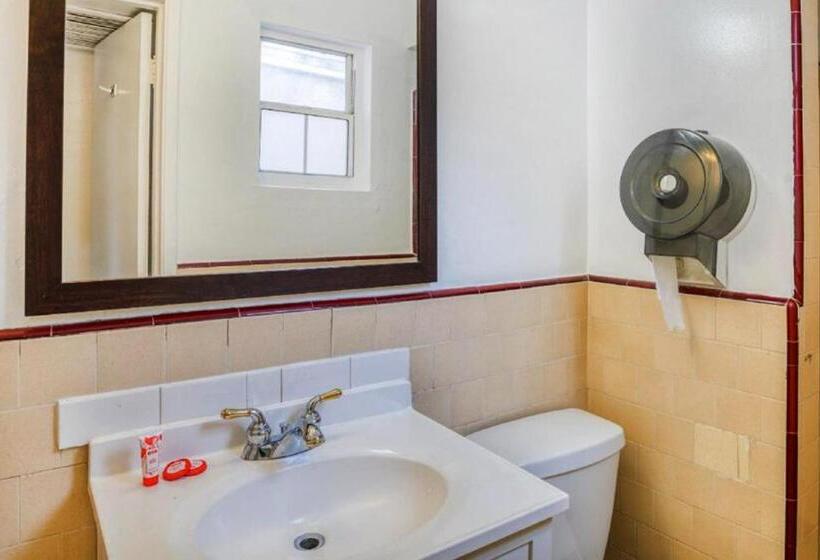 اتاق استاندارد, Gateway Motel