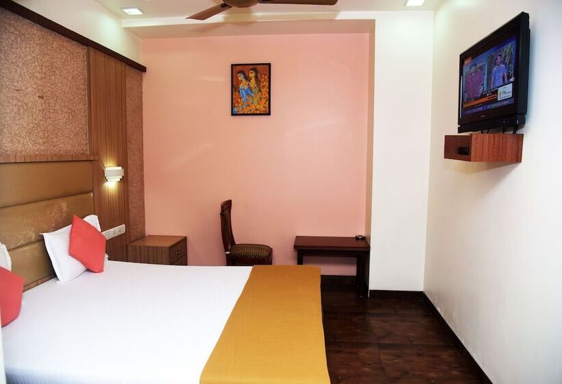 اتاق لوکس, Indiana Inn