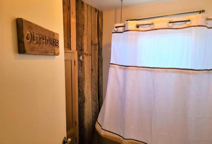 اتاق خانوادگی, Mrs. Anderson's Lodging