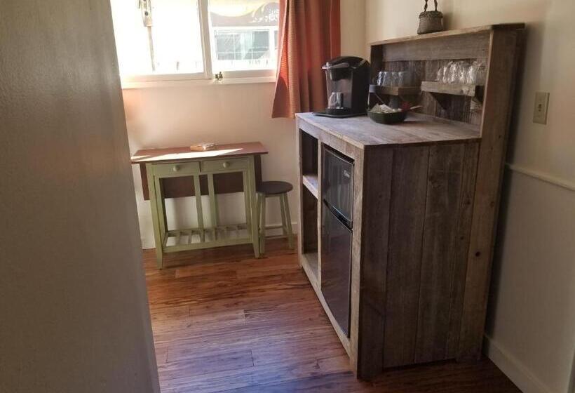 اتاق خانوادگی, Mrs. Anderson's Lodging