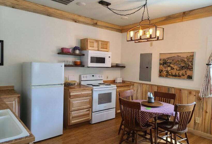 سوییت خانوادگی, Mrs. Anderson's Lodging
