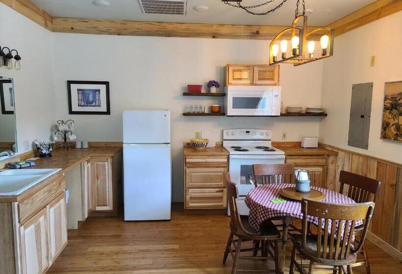 سوییت خانوادگی, Mrs. Anderson's Lodging