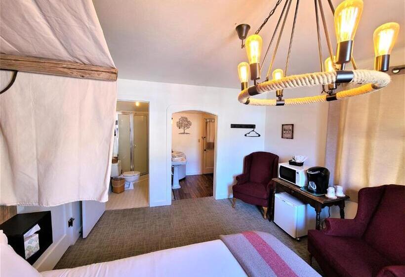 اتاق لوکس, Mrs. Anderson's Lodging