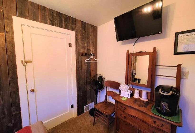 اتاق اکونومی, Mrs. Anderson's Lodging