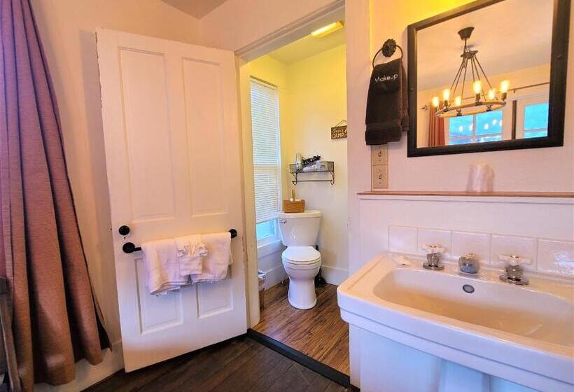 اتاق استاندارد با بالکن, Mrs. Anderson's Lodging