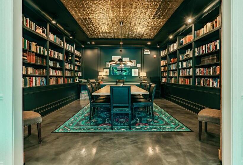اتاق استاندارد, The Guesthouse
