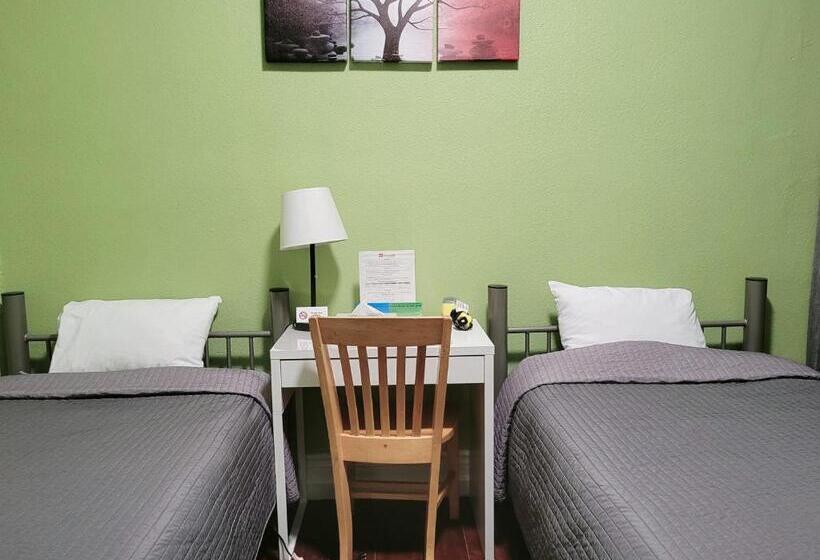 اتاق استاندارد با سرویس بهداشتی مشترک, Orange Village Hostel