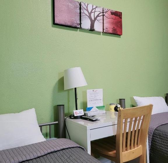 اتاق استاندارد با سرویس بهداشتی مشترک, Orange Village Hostel
