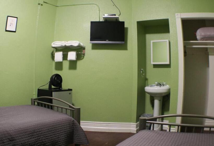 اتاق استاندارد با سرویس بهداشتی مشترک, Orange Village Hostel