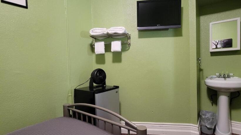 اتاق استاندارد با سرویس بهداشتی مشترک, Orange Village Hostel