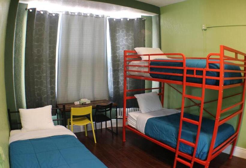 اتاق استاندارد سه نفره, Orange Village Hostel
