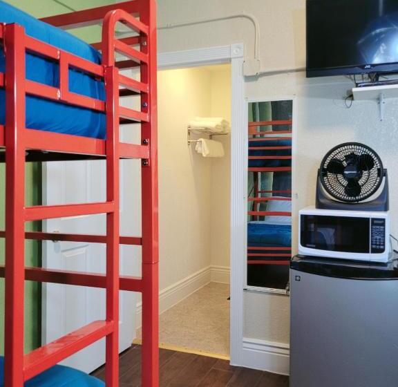 اتاق استاندارد سه نفره, Orange Village Hostel