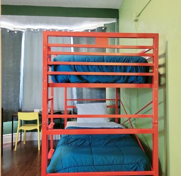 اتاق استاندارد سه نفره, Orange Village Hostel