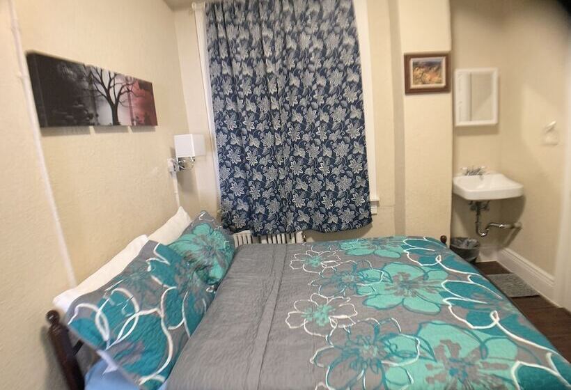 تختخواب در اتاق مشترک, Orange Village Hostel