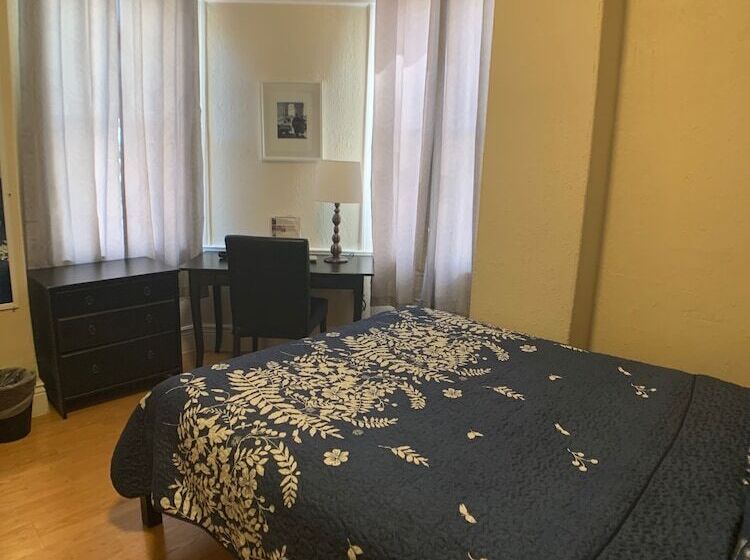 اتاق لوکس, Orange Village Hostel
