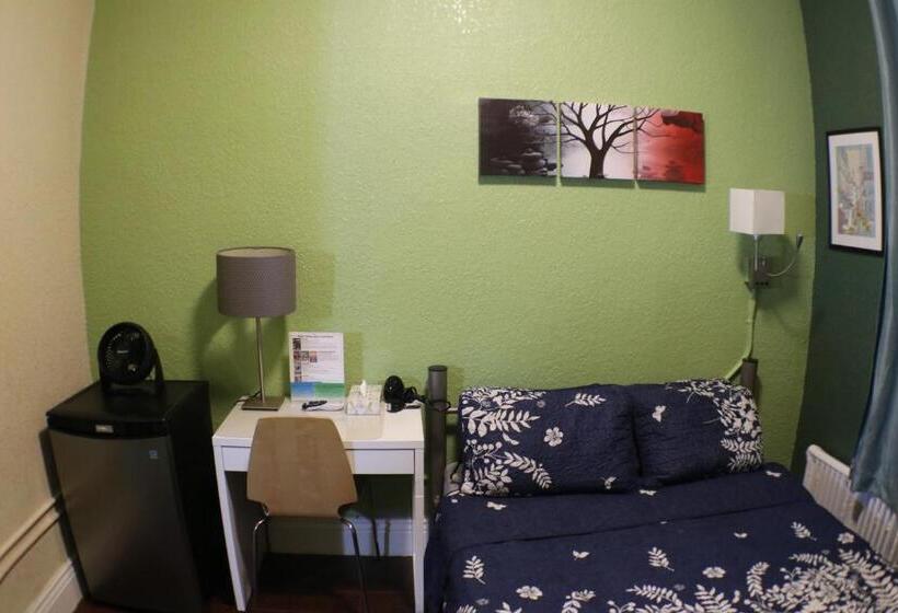 اتاق استاندارد با سرویس بهداشتی مشترک, Orange Village Hostel