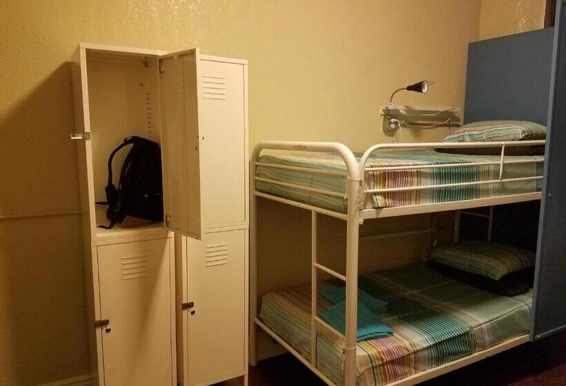 تختخواب در اتاق مشترک, Orange Village Hostel