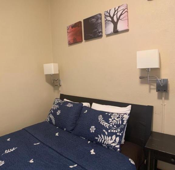 اتاق لوکس, Orange Village Hostel