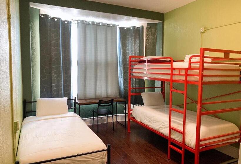 اتاق استاندارد سه نفره, Orange Village Hostel