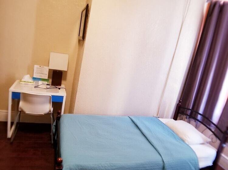 تختخواب در اتاق مشترک, Orange Village Hostel