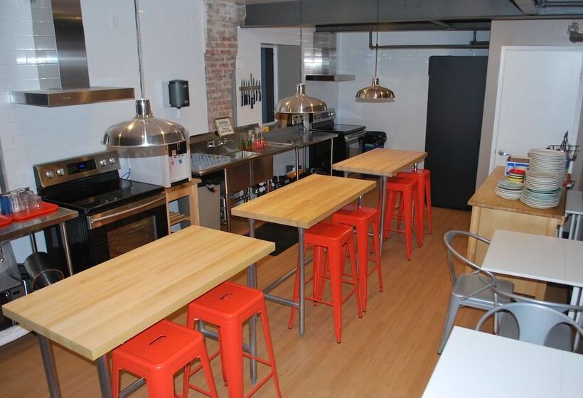 اتاق استاندارد سه نفره, Orange Village Hostel