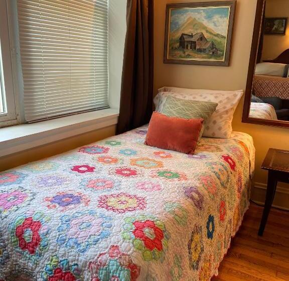 اتاق استاندارد سه نفره, Ray's Bucktown Bed And Breakfast