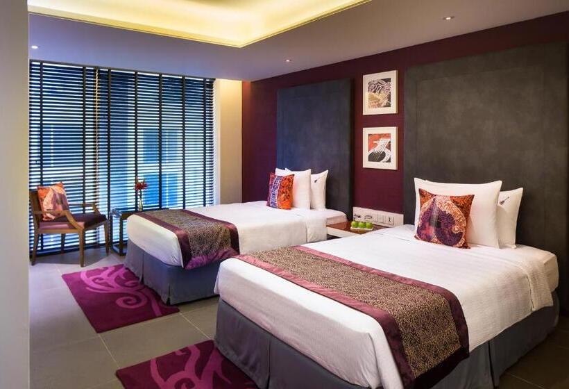 اتاق لوکس با چشم‌انداز استخر, Hard Rock Hotel Goa