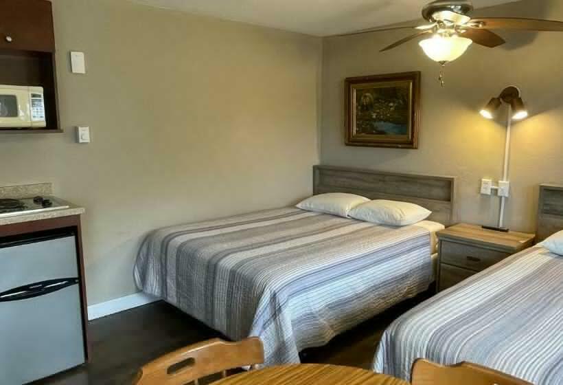 اتاق لوکس با بالکن, Hill View Motel And Cottages