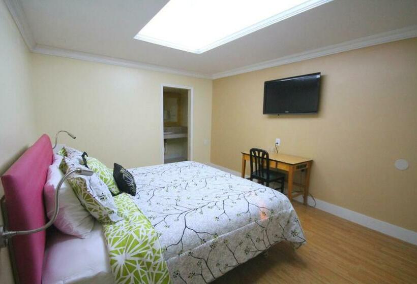 اتاق استاندارد با تخت بزرگ, Sinbad Motel