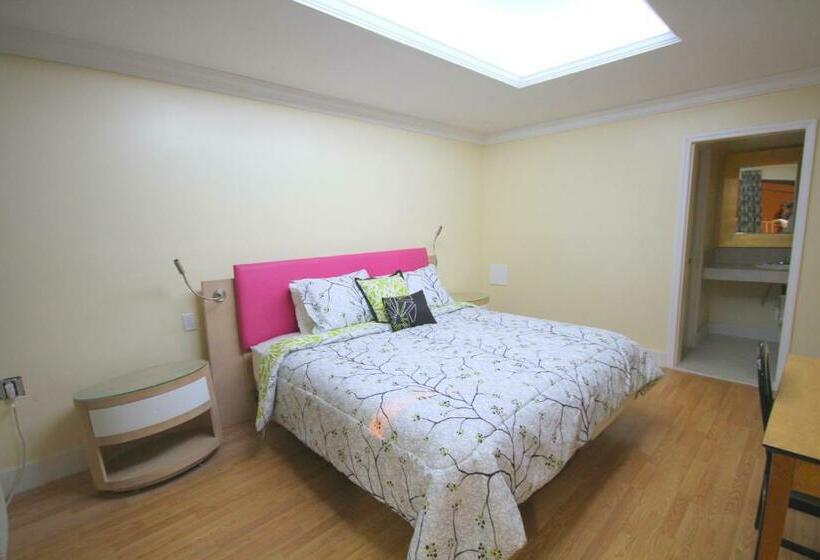 اتاق استاندارد با تخت بزرگ, Sinbad Motel