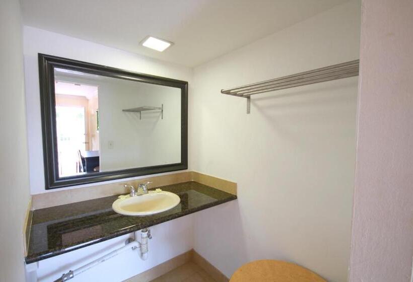 اتاق استاندارد با تخت بزرگ, Sinbad Motel