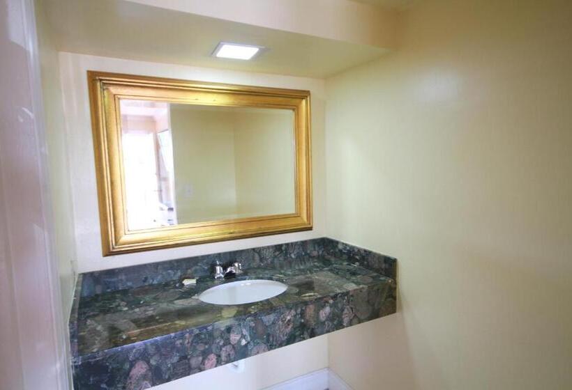 اتاق استاندارد با تخت بزرگ, Sinbad Motel
