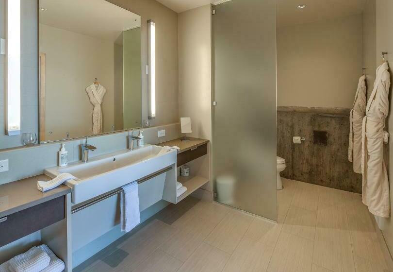 اتاق لوکس با تخت بزرگ, Island Inn At 123 West