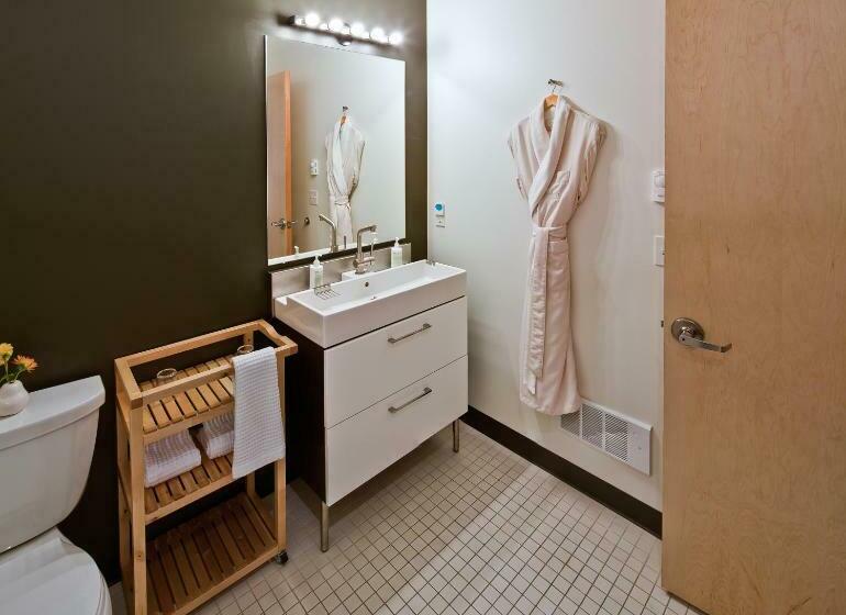 اتاق استاندارد با تخت بزرگ, Island Inn At 123 West