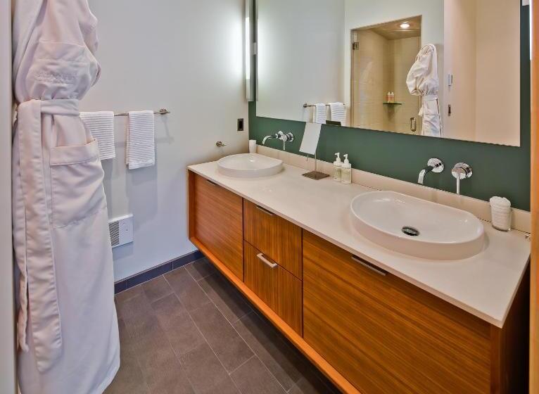 آپارتمان 2 خوابه, Island Inn At 123 West