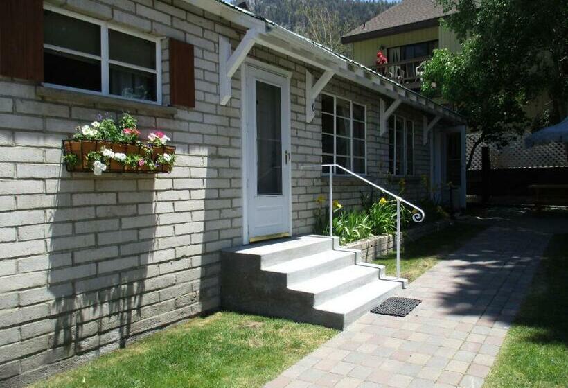 سوئیت 2 خوابه, Lake Front Cabins