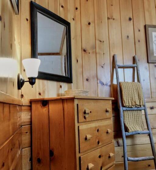 سوئیت 2 خوابه, Lake Front Cabins