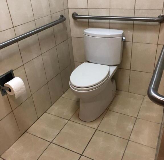 اتاق استاندارد با تخت بزرگ برای معلولان, Seaside Inn