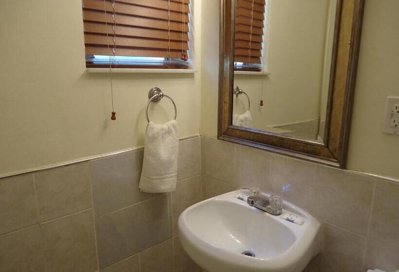 اتاق استاندارد با تخت بزرگ, Crown Inn