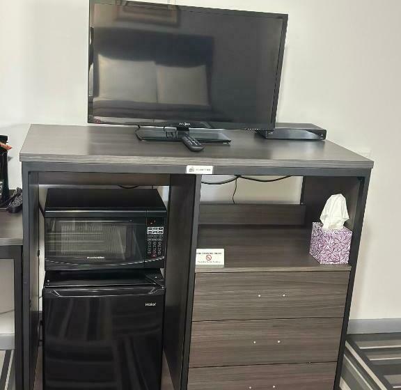اتاق استاندارد, Relax Inn  Saginaw