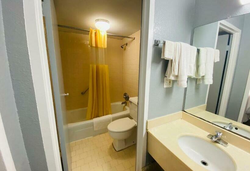 اتاق لوکس, Traveler's Place Inn & Suites